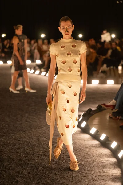 Look 10